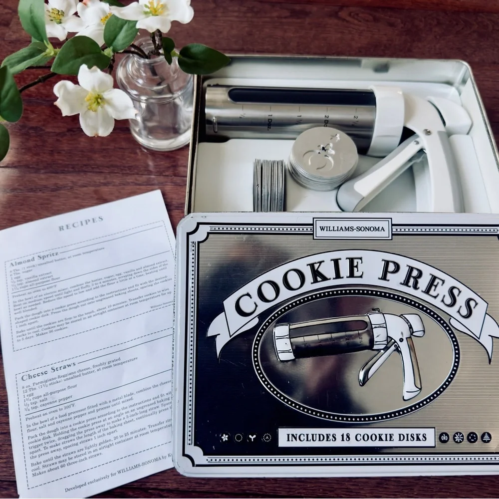Williams-Sonoma Cookie Press with 33 Cookie Disks in Tin made by Kuhn Rikon